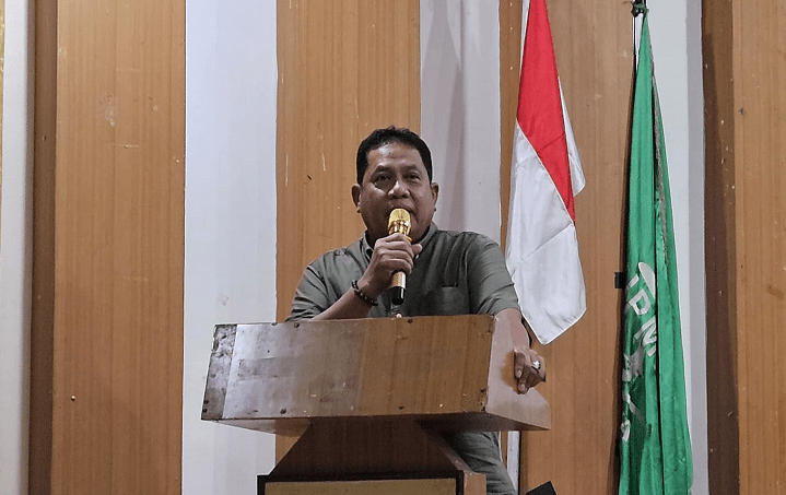 Ketua Badan Pengurus Wilayah (BPW) Kerukunan Keluarga Luwu Raya (KKLR) Sulawesi Selatan, Ir. Hasbi Syamsu Ali, MM di acara seminar Kewirausahaan IPMIL Raya UNM Makassar.