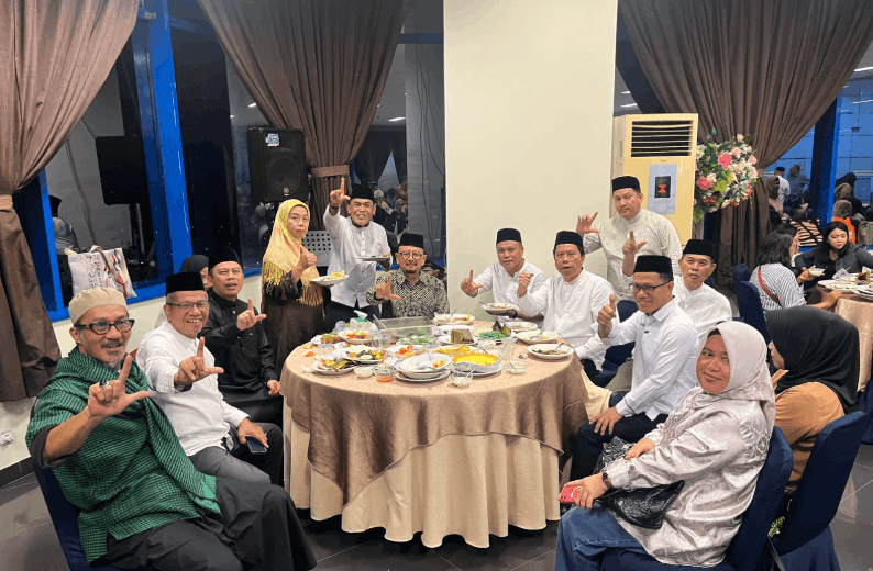 Kegiatan buka puasa bersama yang digelar Kerukunan Keluarga Rante Balla (KKRB) Makassar dan sekitarnya di Lantai 19 Gedung Graha Pena, Jalan Urip Sumoharjo, Makassar, Jumat (13/3/2026).