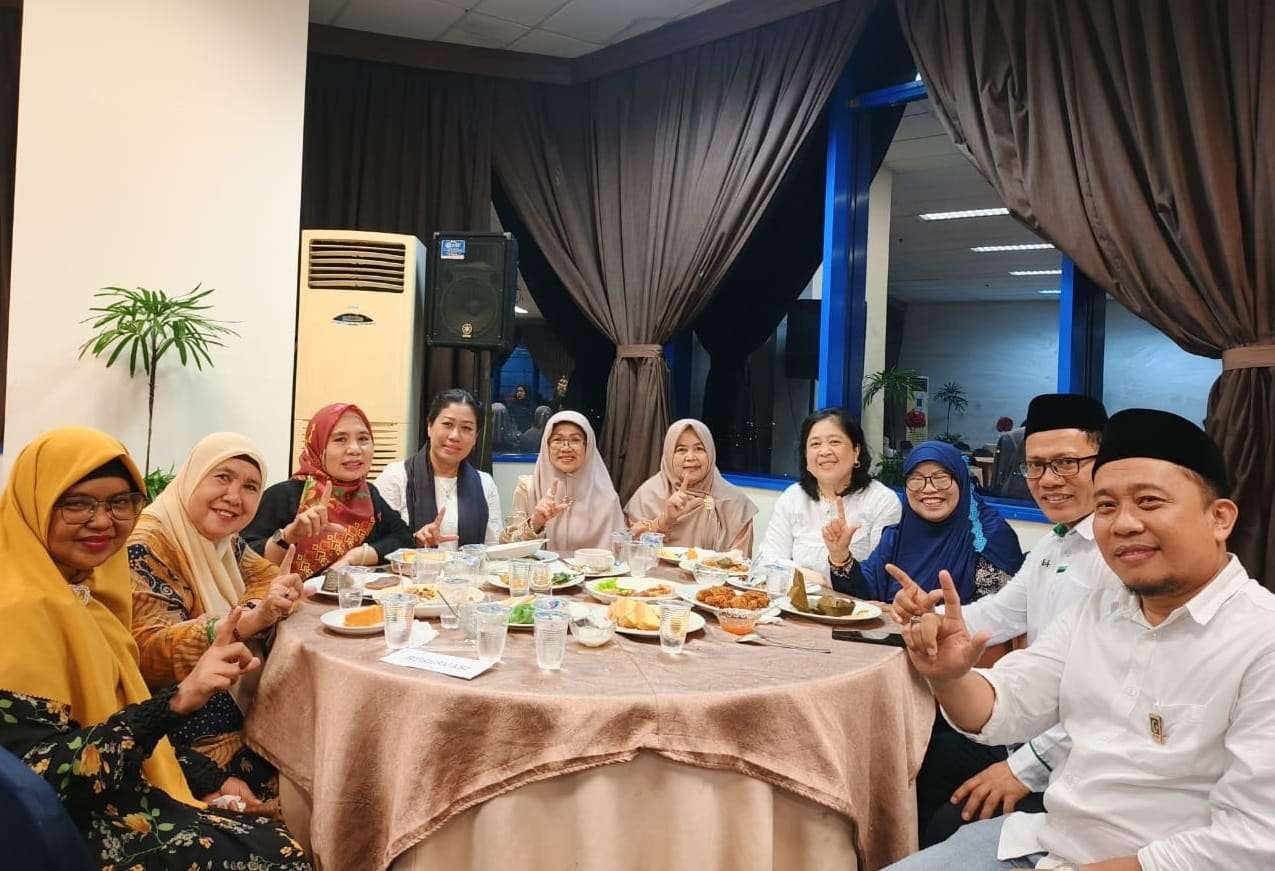 Sekretaris Badan Pengurus Wilayah (BPW) Kerukunan Keluarga Luwu Raya (KKLR) Sulawesi Selatan, Asri Tadda, menghadiri kegiatan buka puasa bersama yang digelar Kerukunan Keluarga Rante Balla (KKRB) Makassar dan sekitarnya di Lantai 19 Gedung Graha Pena, Jalan Urip Sumoharjo, Makassar, Jumat (13/3/2026).